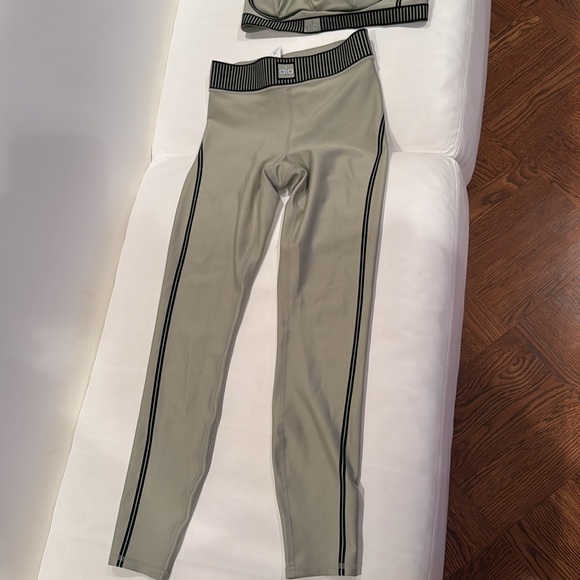 Alo Yoga line up set - Picture 4 of 4